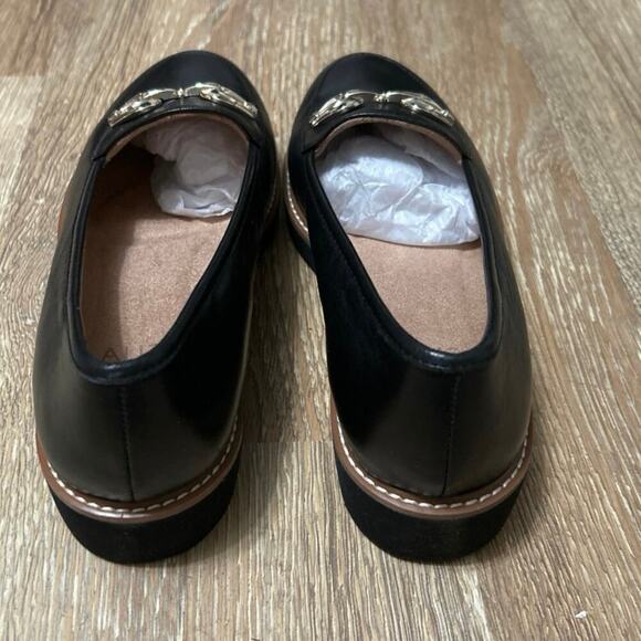 NATURALIZER NWB Adiline Bit Black Leather Gold Detail Comfort Loafers 9.5 Wide - Picture 4 of 10